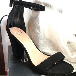 Brand New Black sued sleek Hannah Heels
